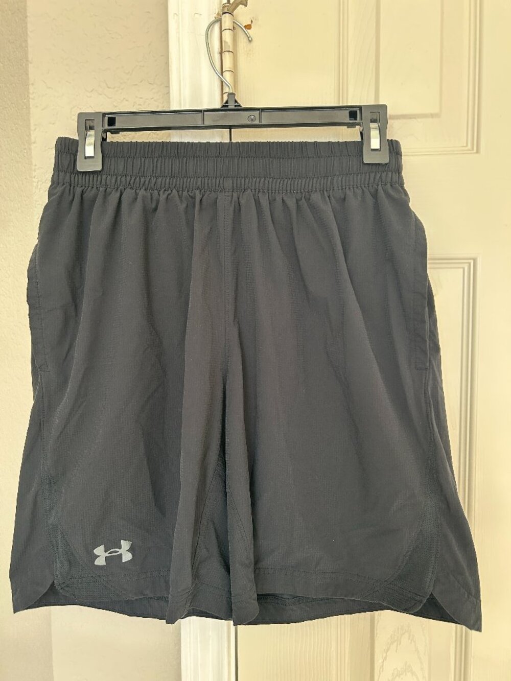 Under Armour Fitted Men's Athletic Shorts - Black - Medium